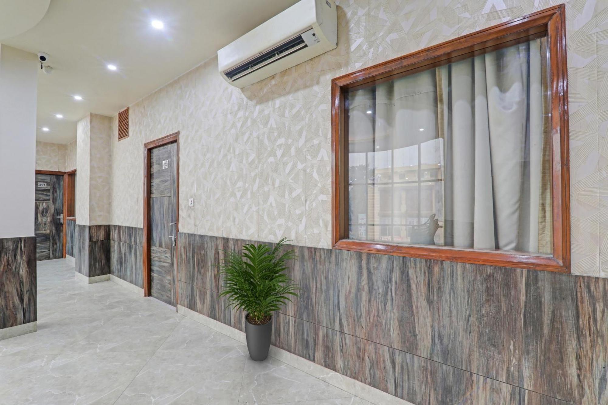 Townhouse 1150 Hotel Dayal Palace Chinhat Luaran gambar