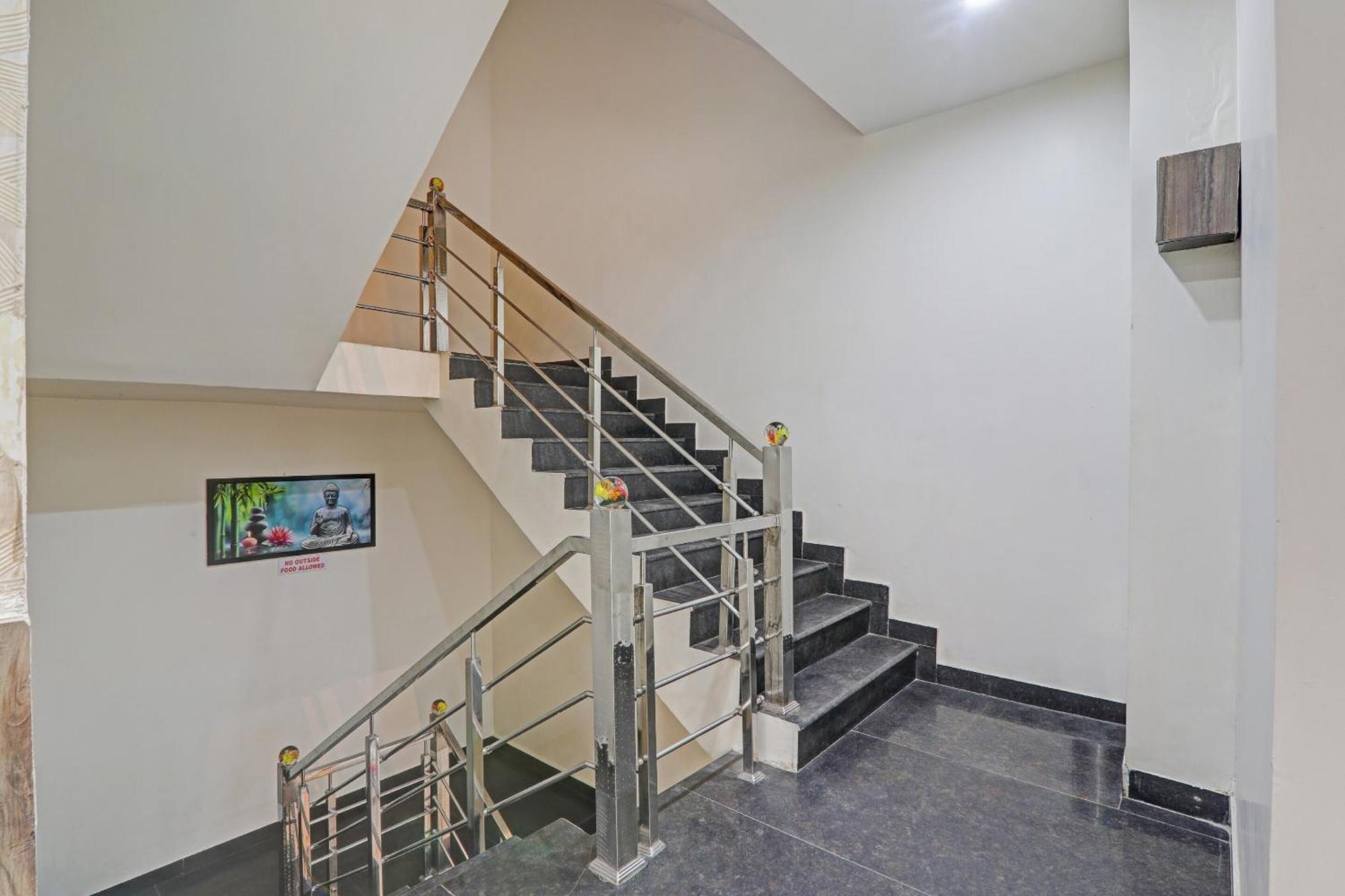 Townhouse 1150 Hotel Dayal Palace Chinhat Luaran gambar