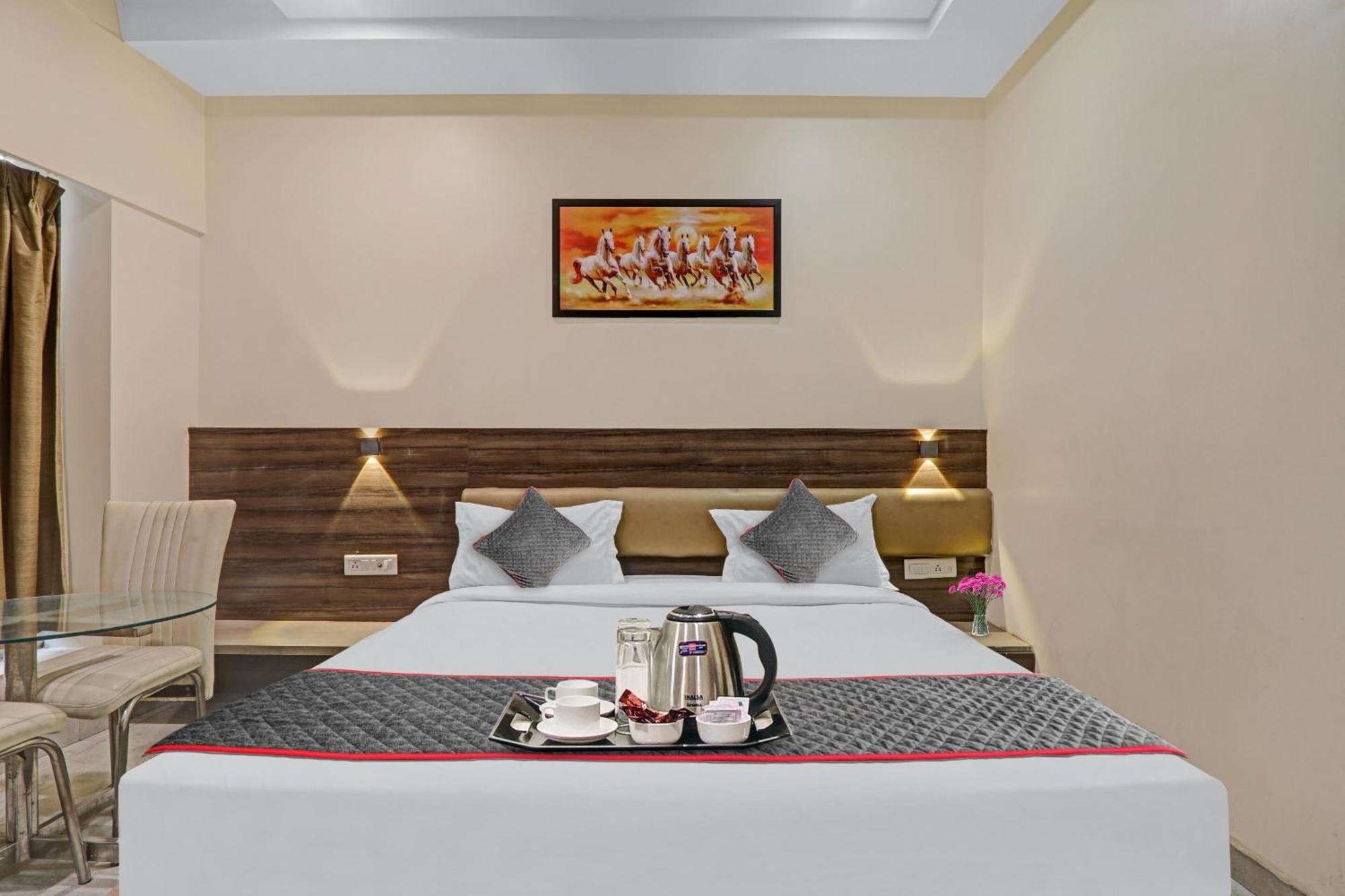 Townhouse 1150 Hotel Dayal Palace Chinhat Luaran gambar