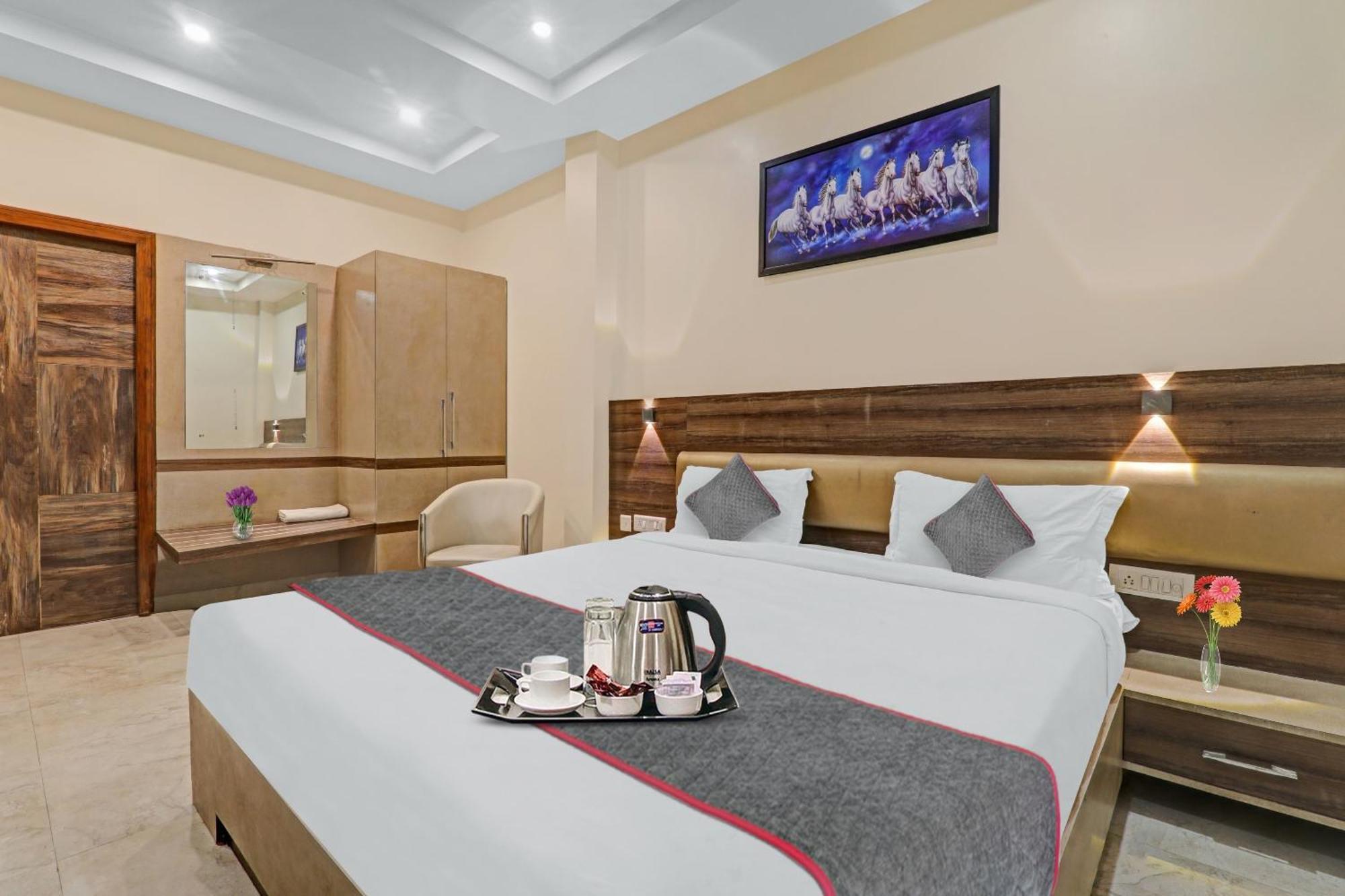 Townhouse 1150 Hotel Dayal Palace Chinhat Luaran gambar